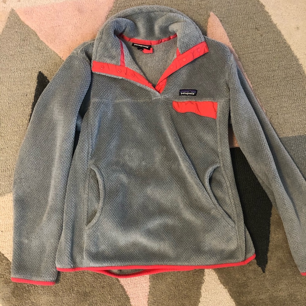 Grey and pink women’s Patagonia pullover